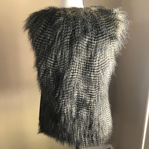 Forever 21 Faux Fur Open Front Vest - Picture 5 of 13